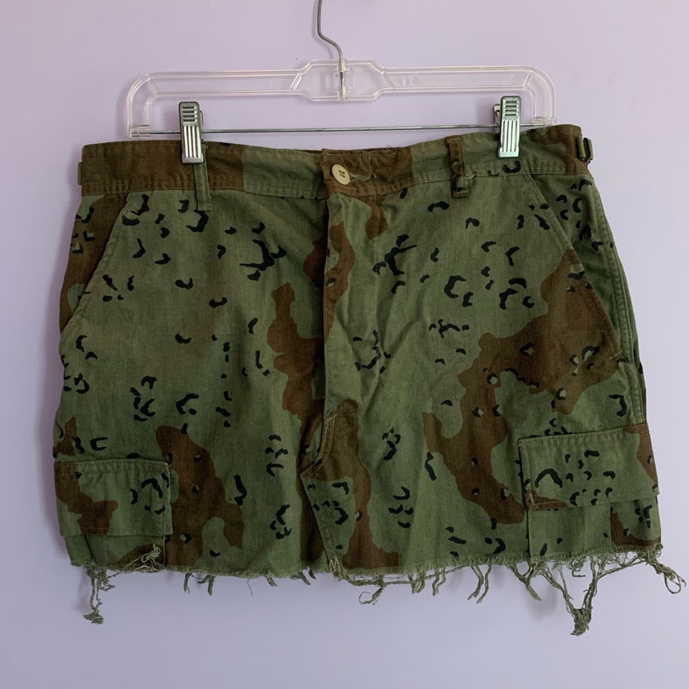 URBAN OUTFITTERS camouflage skirt